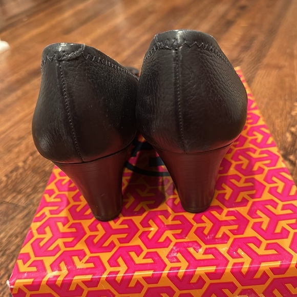 Toy Burch Sally wedge peep toe Navy leather low heel - Picture 4 of 7